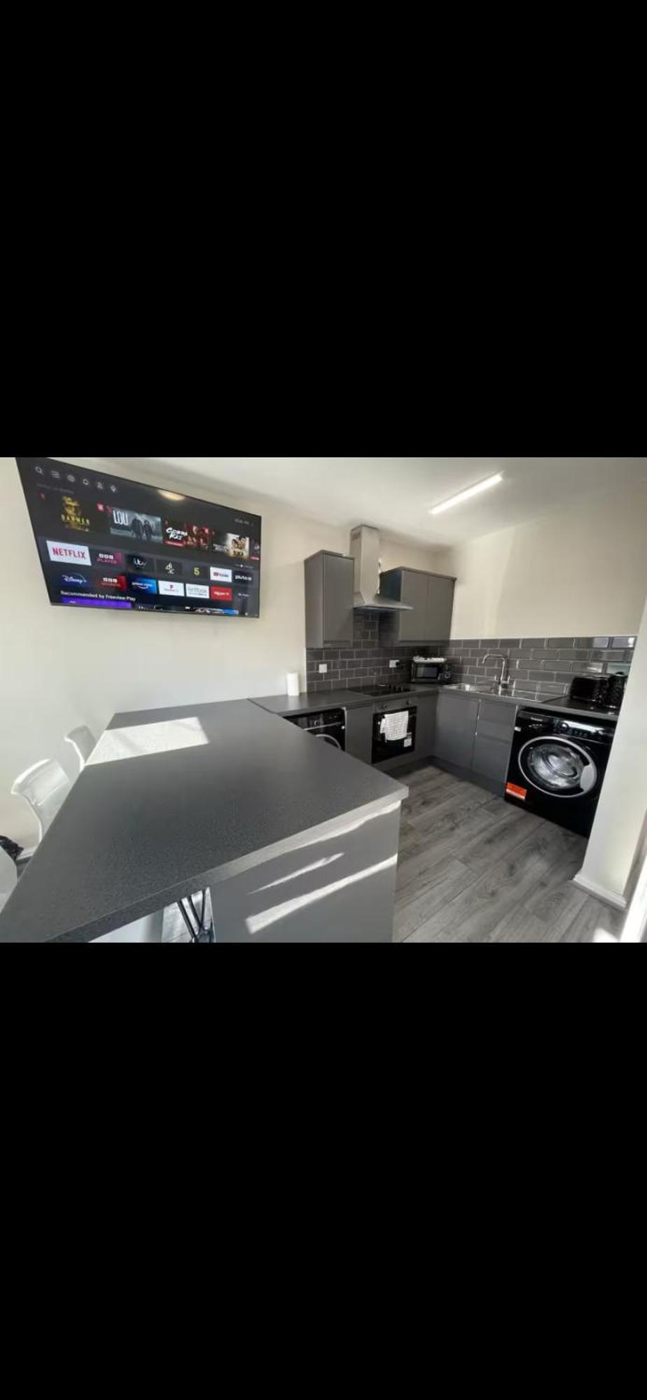 Apartment Newly Refurbished With Free Parking Flat 6 *