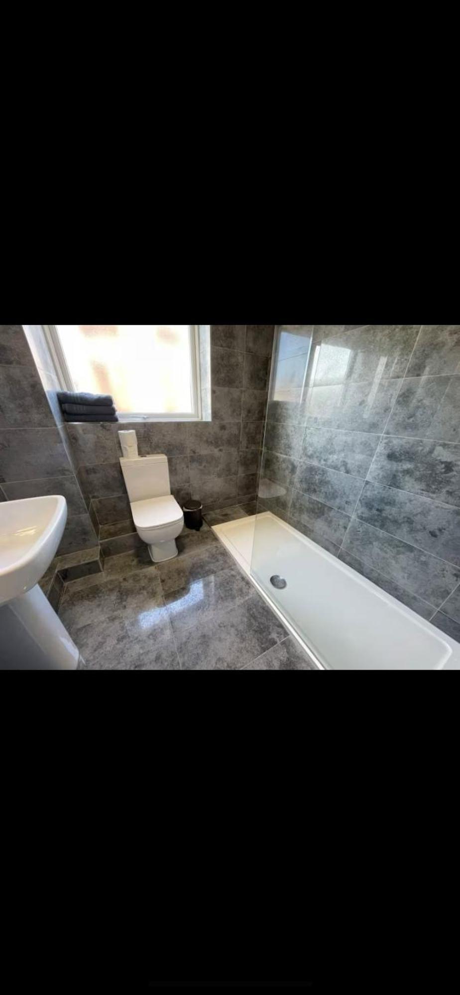 Newly Refurbished With Free Parking Flat 6 Apartment
